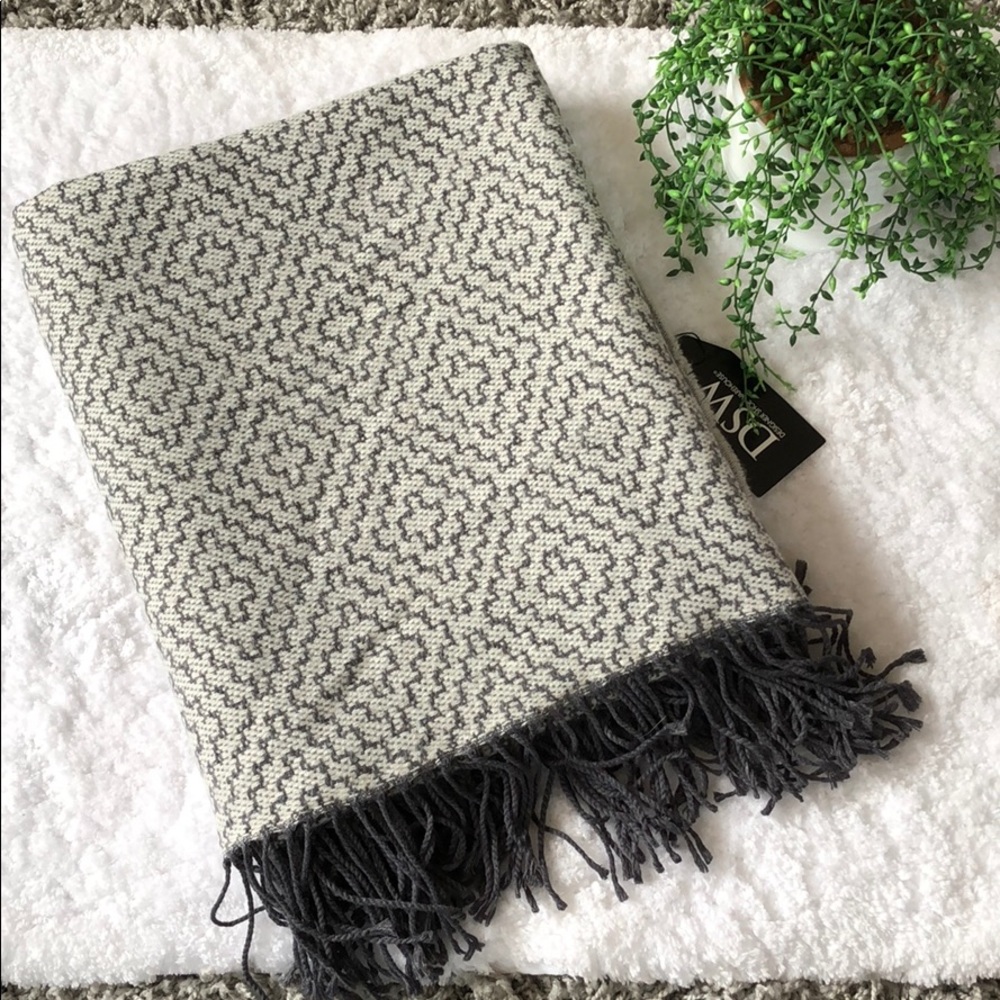 DSW blanket scarf